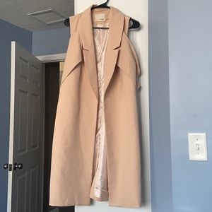 A light pink duster. Perfect for overlay.